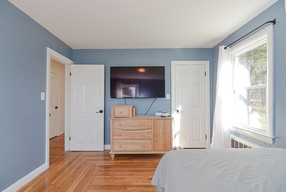 11 Caswell Ct, Douglas MA  01516-2049 exterior