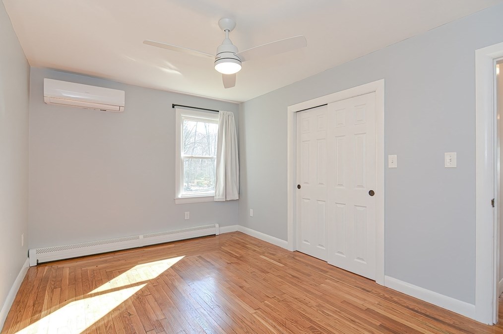 11 Caswell Ct, Douglas MA  01516-2049 exterior