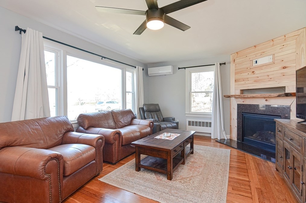 11 Caswell Ct, Douglas MA  01516-2049 exterior