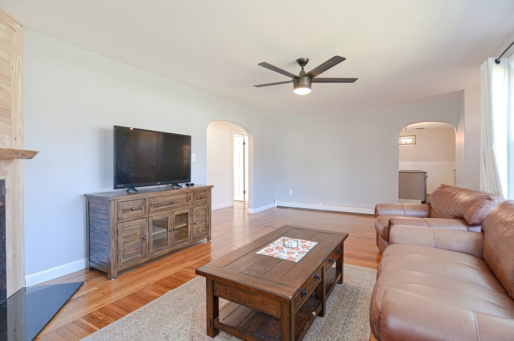 11 Caswell Ct, Douglas MA  01516-2049 exterior