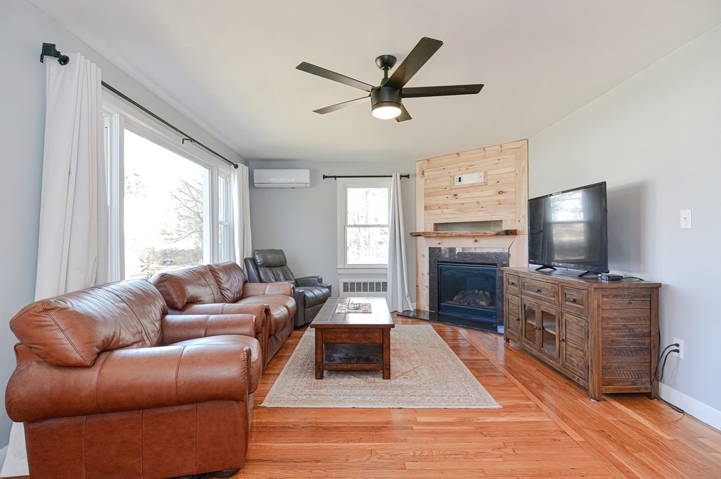 11 Caswell Ct, Douglas MA  01516-2049 exterior