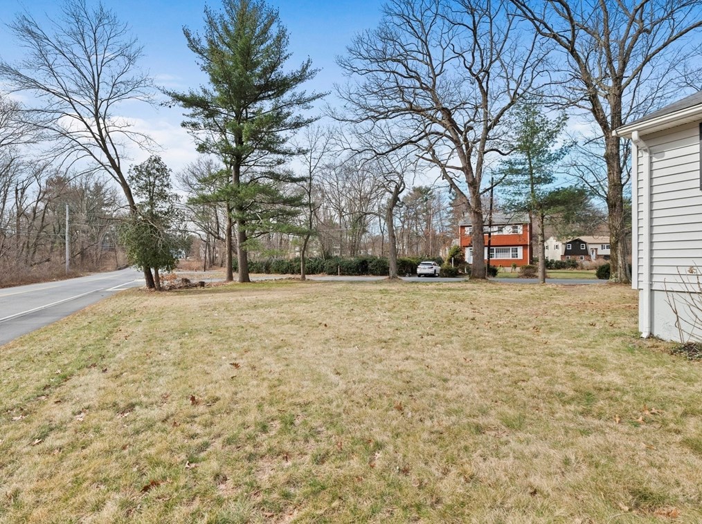 865 Shawsheen St, Tewksbury MA  01876-2342 exterior