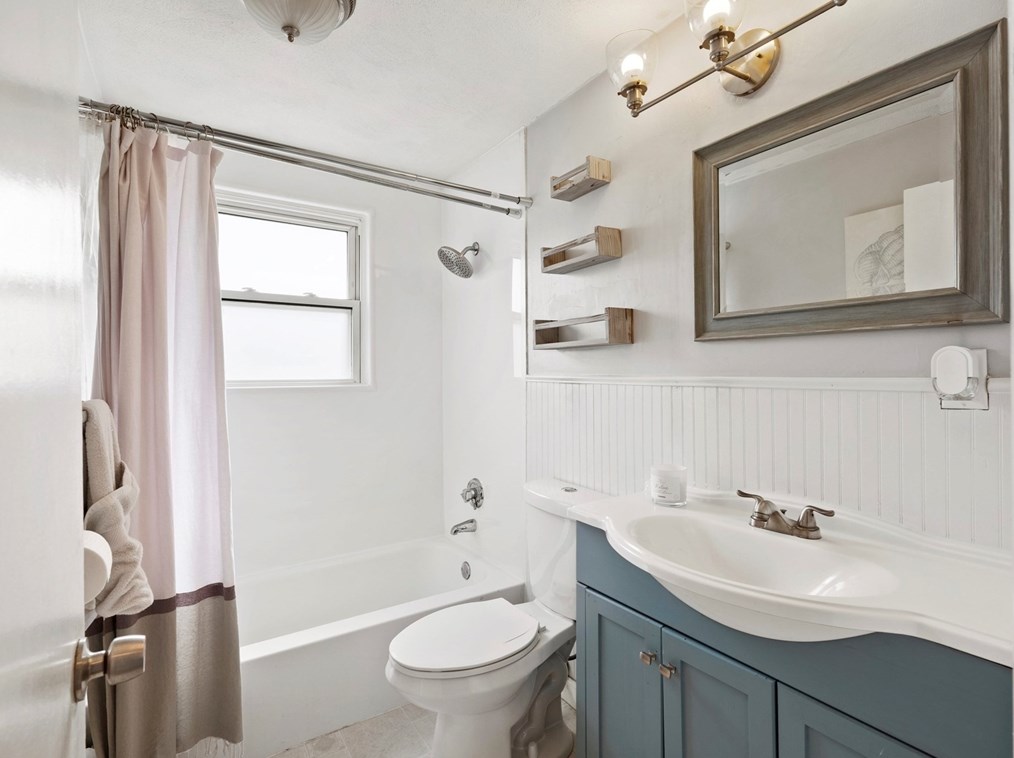 865 Shawsheen St, Tewksbury MA  01876-2342 exterior