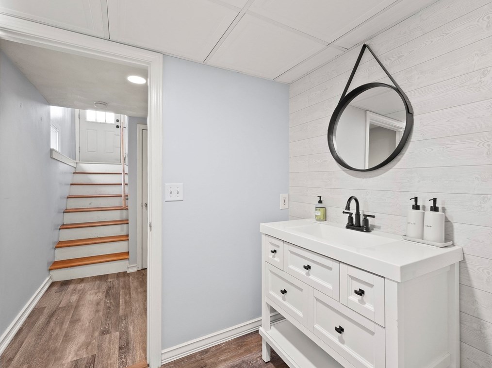 865 Shawsheen St, Tewksbury MA  01876-2342 exterior