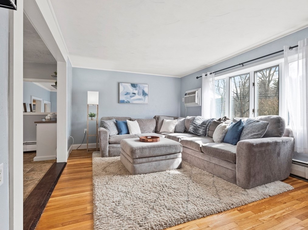 865 Shawsheen St, Tewksbury MA  01876-2342 exterior