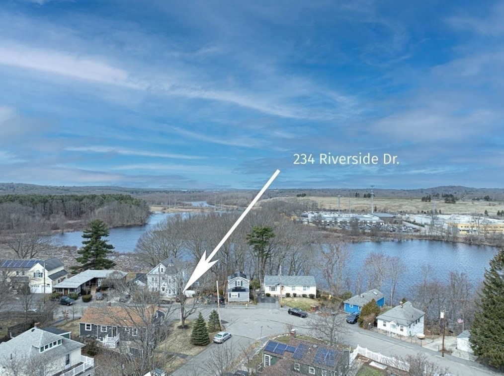 234 Riverside Dr, Dedham MA  02026-6931 exterior