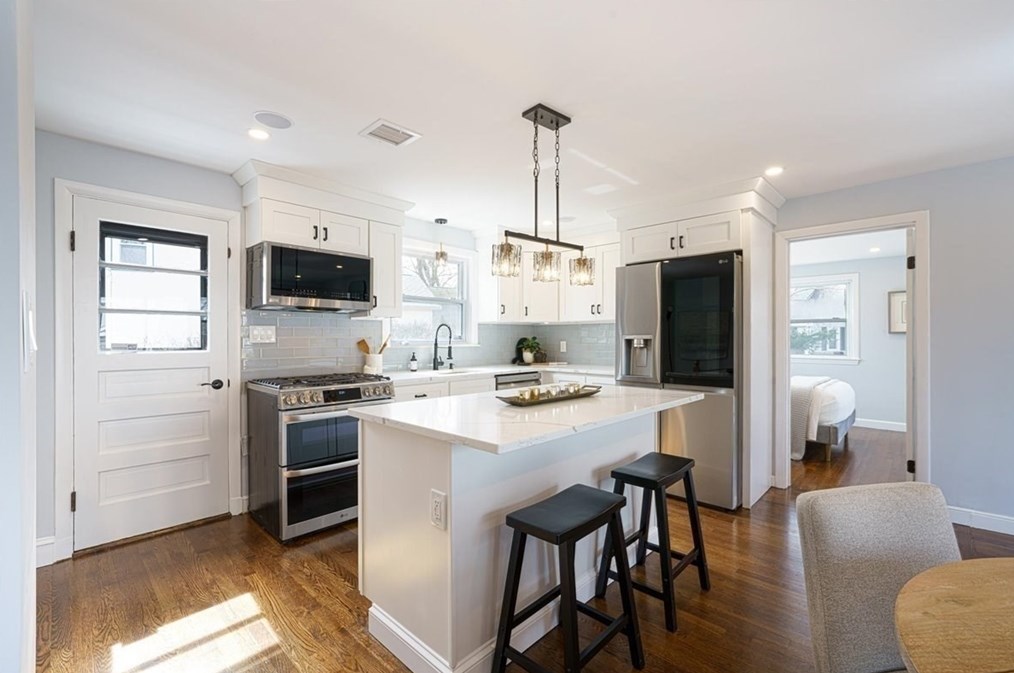 234 Riverside Dr, Dedham MA  02026-6931 exterior