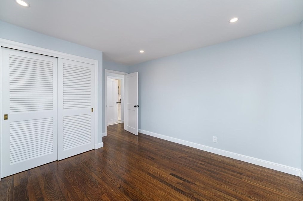 234 Riverside Dr, Dedham MA  02026-6931 exterior