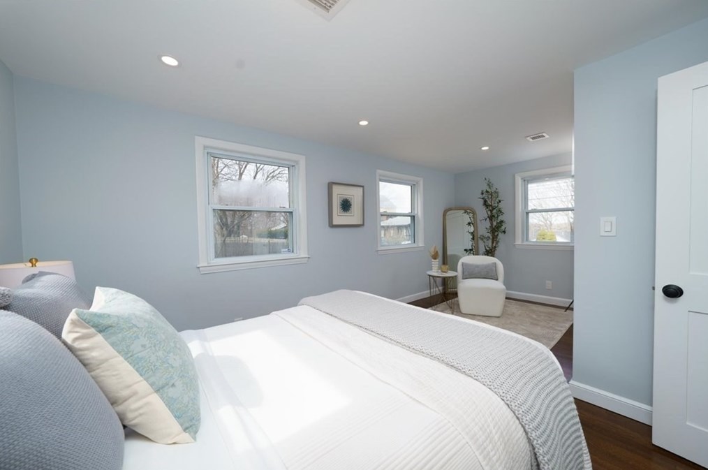 234 Riverside Dr, Dedham MA  02026-6931 exterior