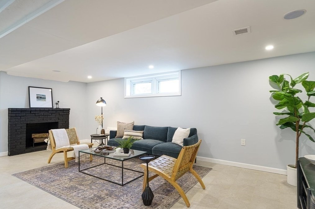 234 Riverside Dr, Dedham MA  02026-6931 exterior