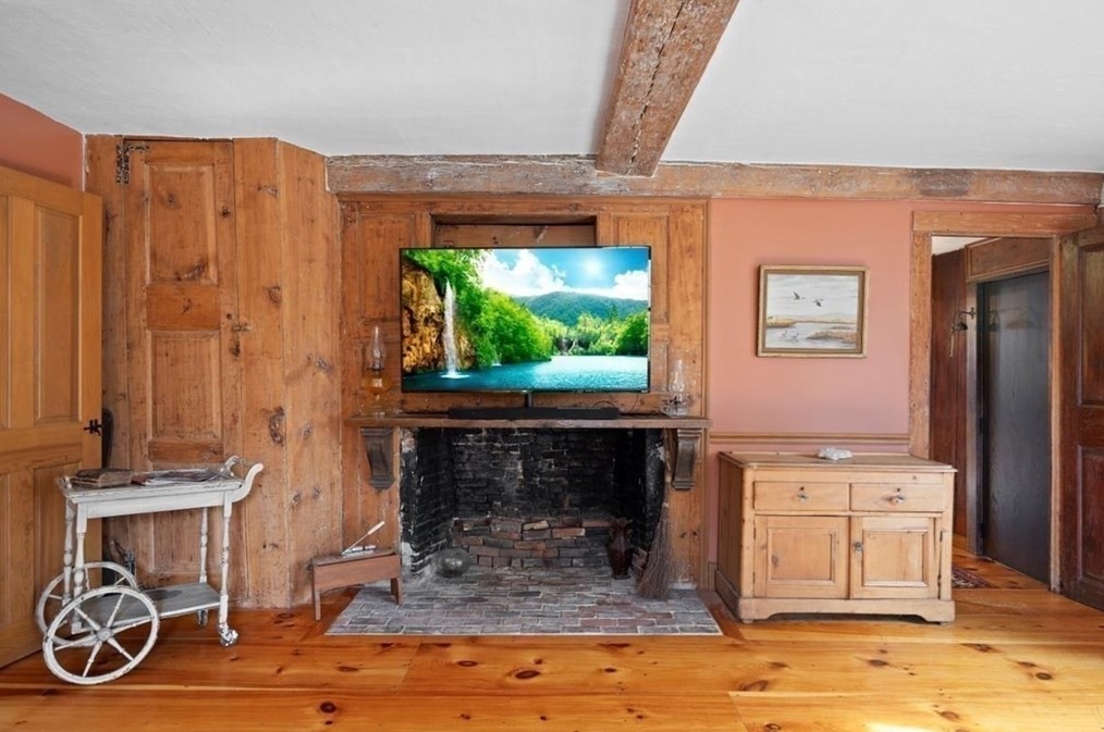 355 Pleasant St, Raynham MA  02767-1673 exterior