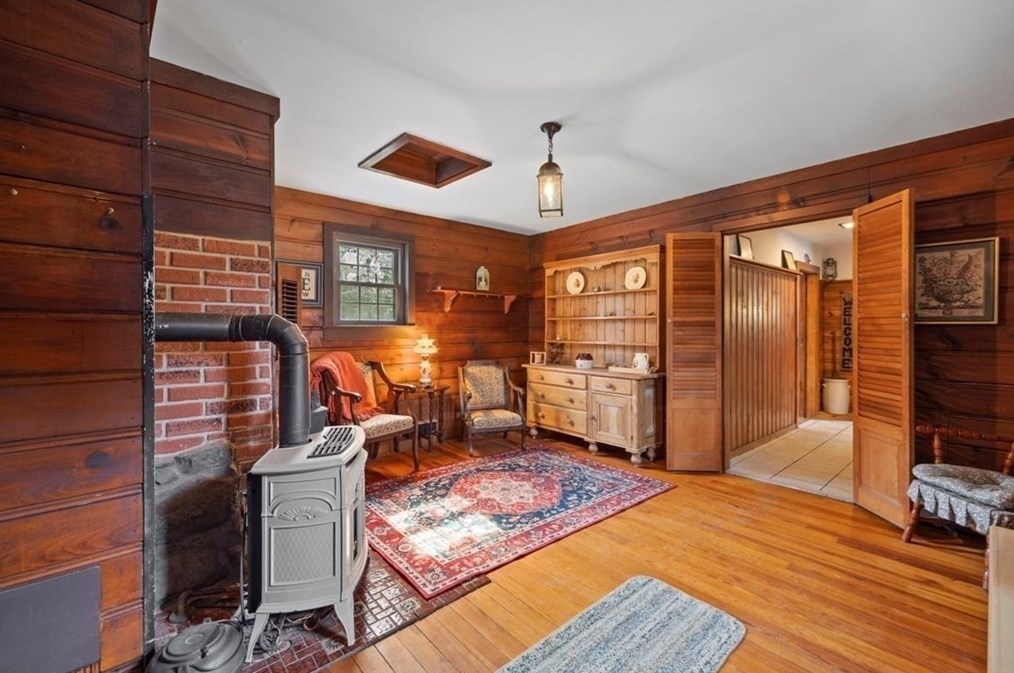 355 Pleasant St, Raynham MA  02767-1673 exterior