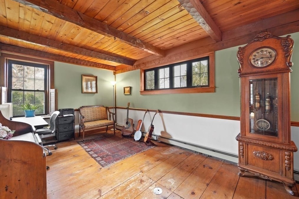 355 Pleasant St, Raynham MA  02767-1673 exterior