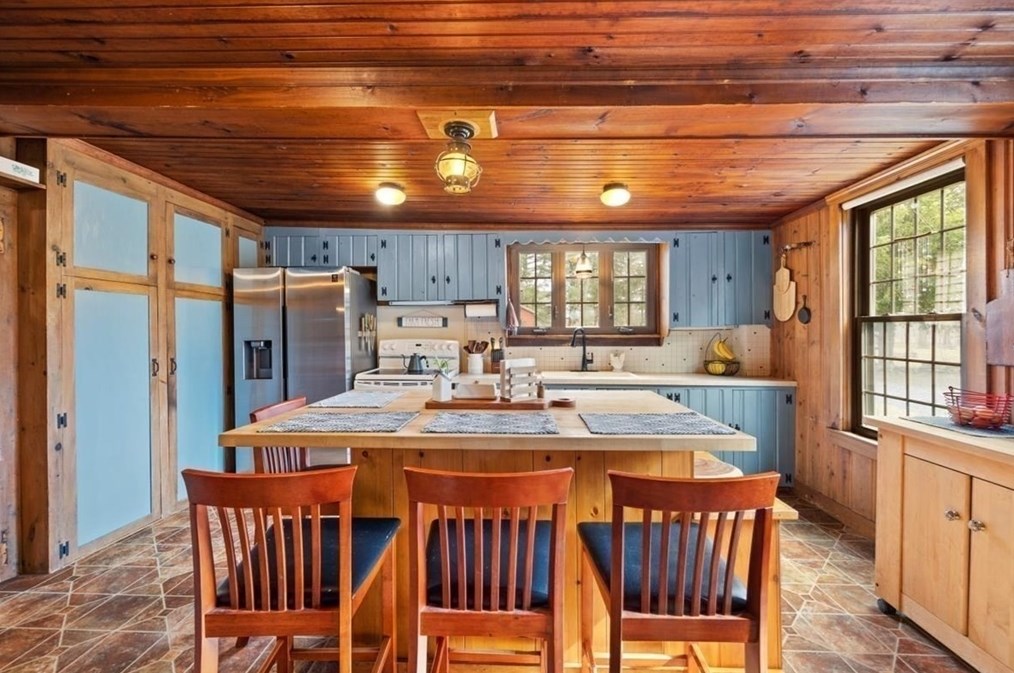 355 Pleasant St, Raynham MA  02767-1673 exterior