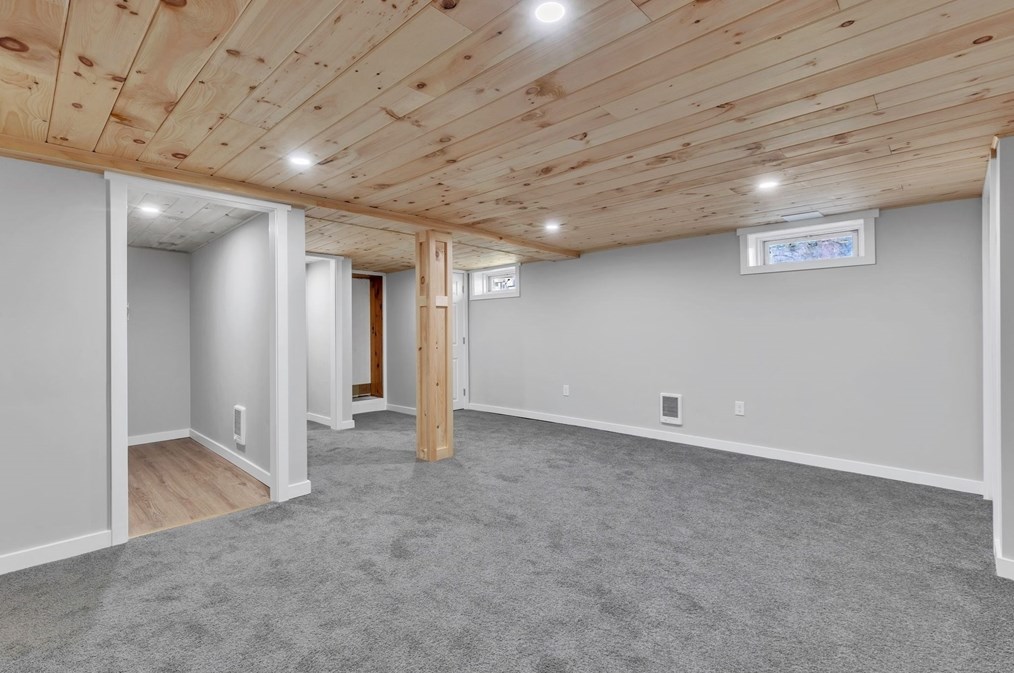 28 Old Depot Rd, Oxford MA  01540-1244 exterior