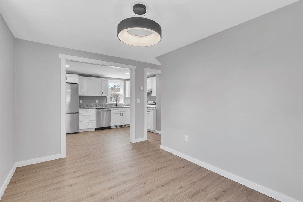 28 Old Depot Rd, Oxford MA  01540-1244 exterior