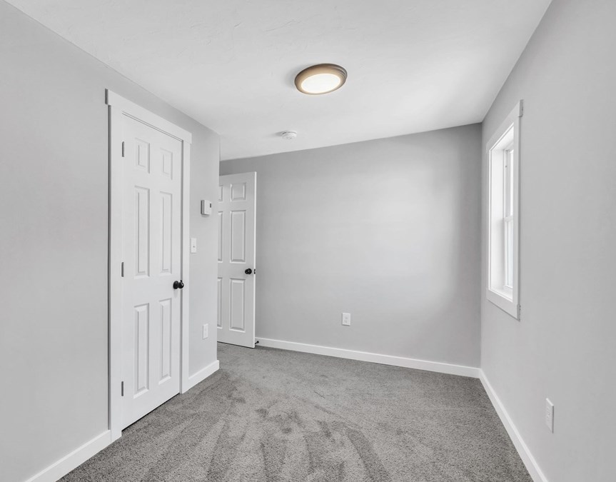 28 Old Depot Rd, Oxford MA  01540-1244 exterior