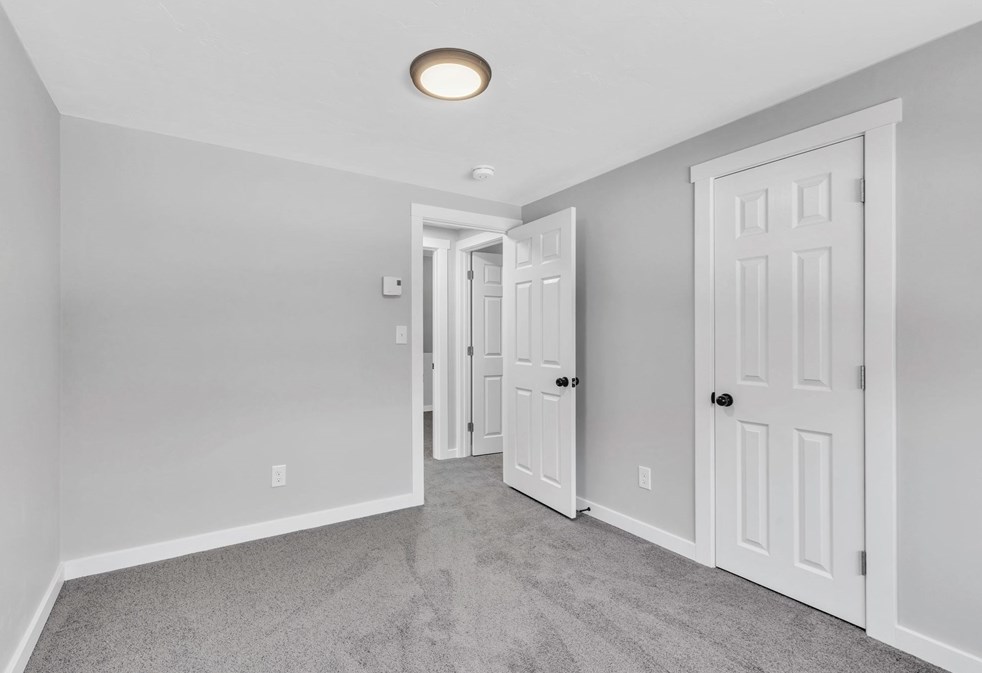 28 Old Depot Rd, Oxford MA  01540-1244 exterior