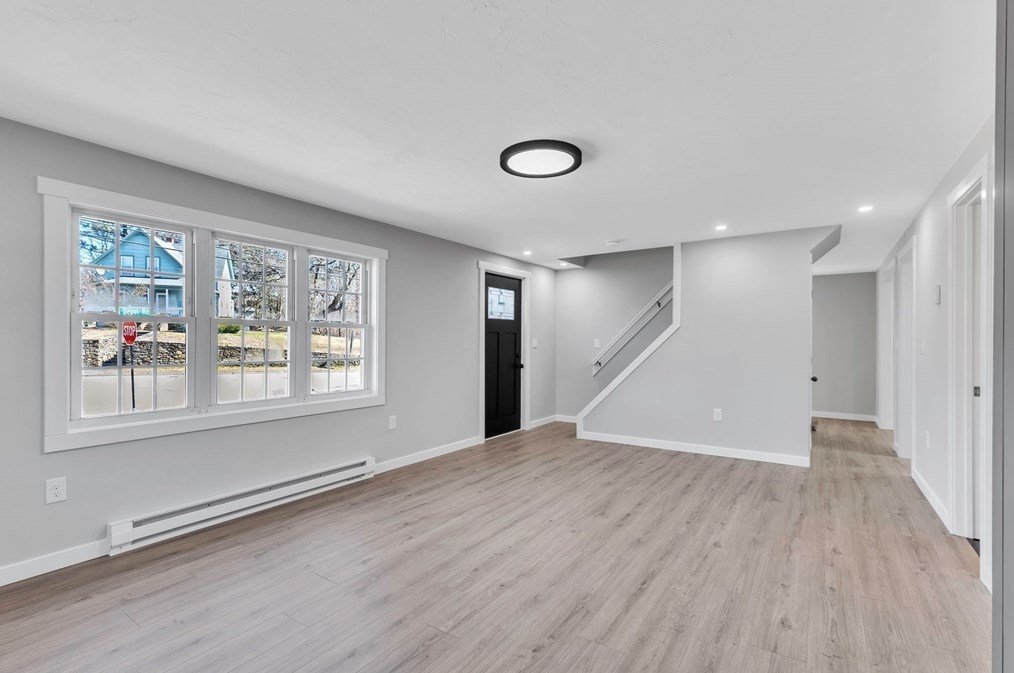 28 Old Depot Rd, Oxford MA  01540-1244 exterior