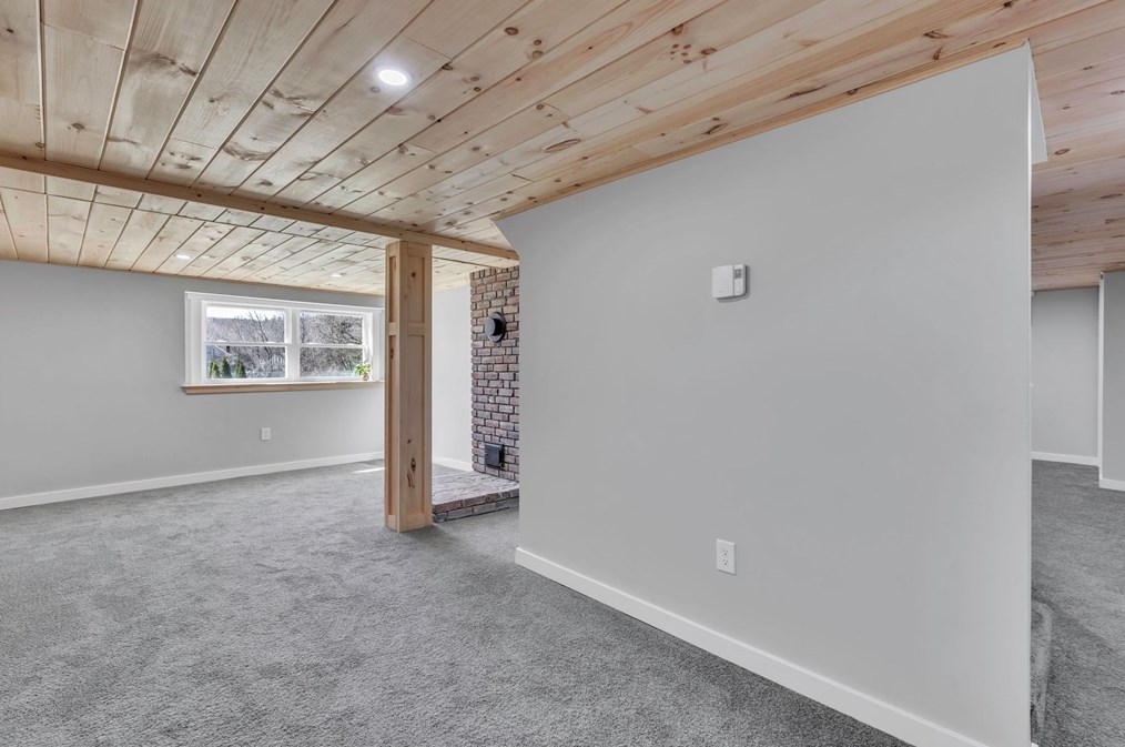 28 Old Depot Rd, Oxford MA  01540-1244 exterior