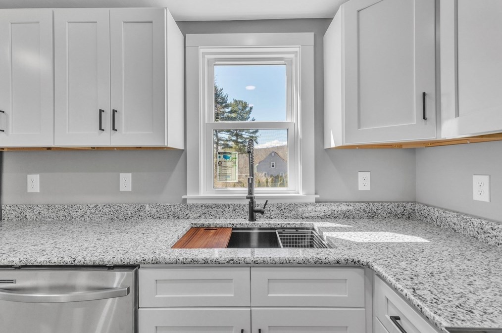 28 Old Depot Rd, Oxford MA  01540-1244 exterior