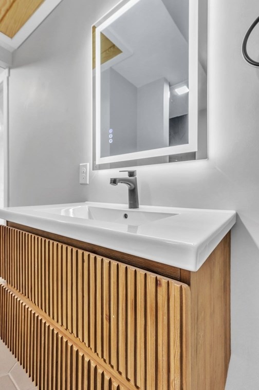 28 Old Depot Rd, Oxford MA  01540-1244 exterior