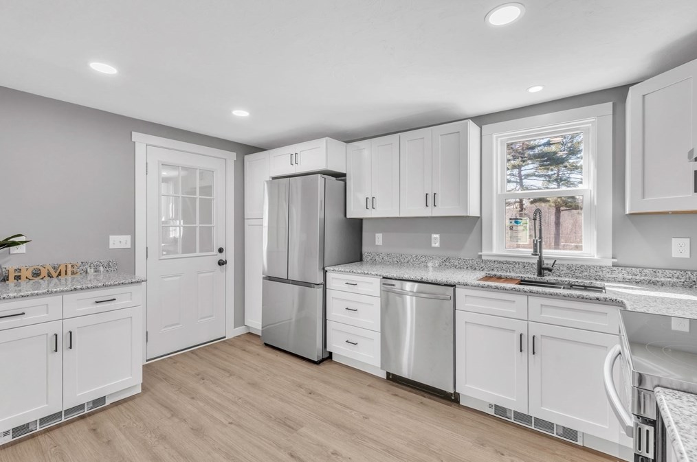 28 Old Depot Rd, Oxford MA  01540-1244 exterior