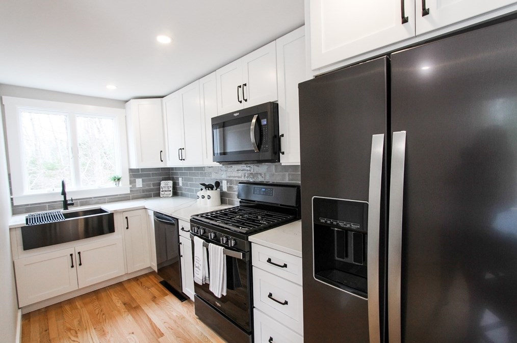 129 Deerfoot Cir, Mashpee MA  02649-2440 exterior