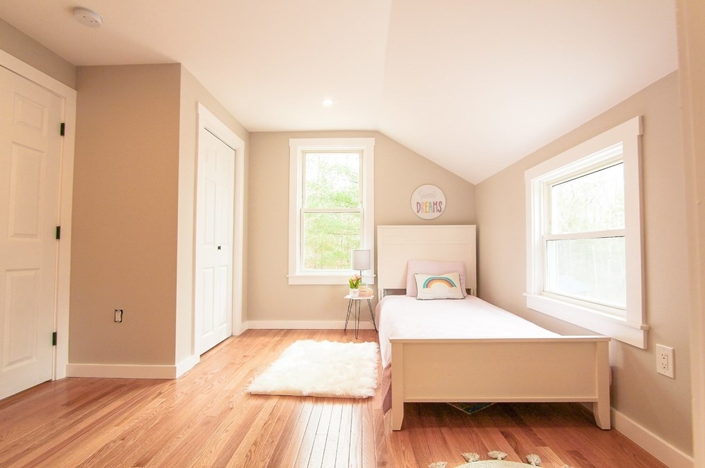 129 Deerfoot Cir, Mashpee MA  02649-2440 exterior