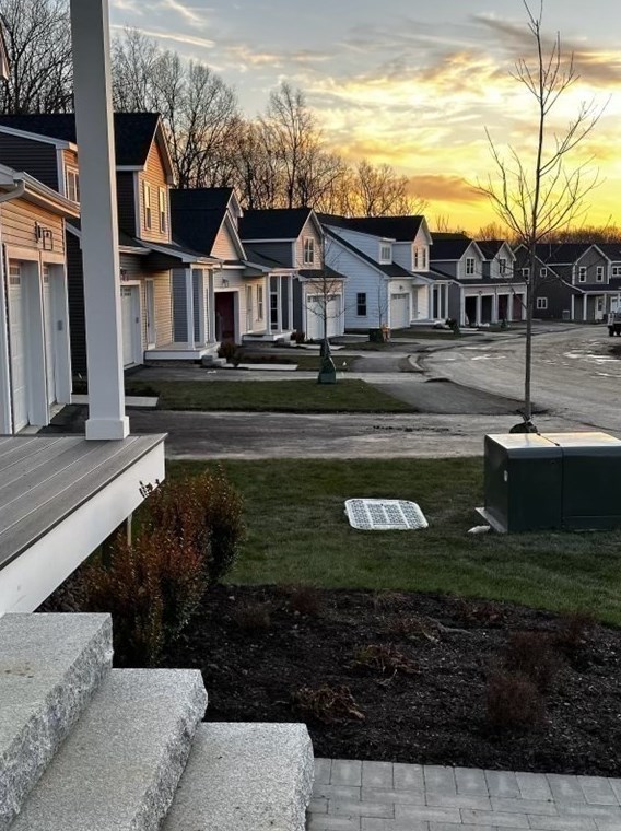 18 Salisbury Hill Blvd, Worcester MA  01609-4401 exterior