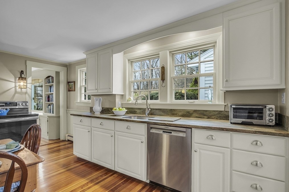 9 Carlisle St, Andover MA 01810-1423 exterior