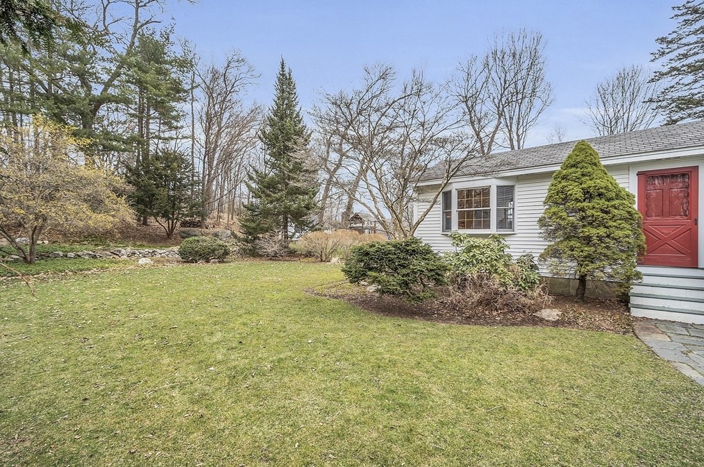 9 Carlisle St, Andover MA 01810-1423 exterior