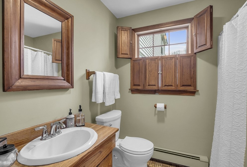 9 Carlisle St, Andover MA 01810-1423 exterior