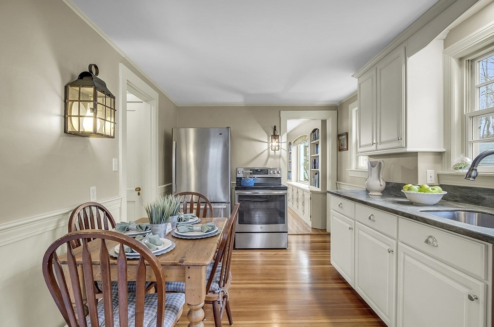 9 Carlisle St, Andover MA 01810-1423 exterior