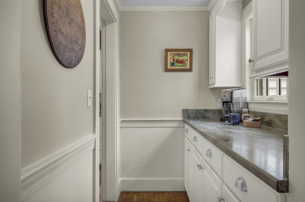 9 Carlisle St, Andover MA 01810-1423 exterior