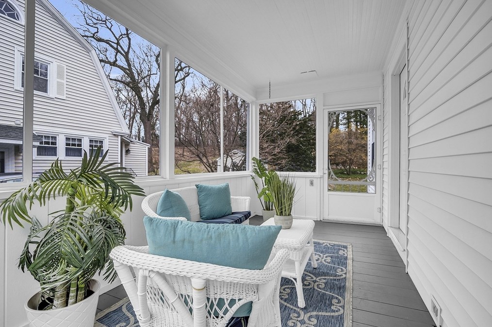 9 Carlisle St, Andover MA 01810-1423 exterior