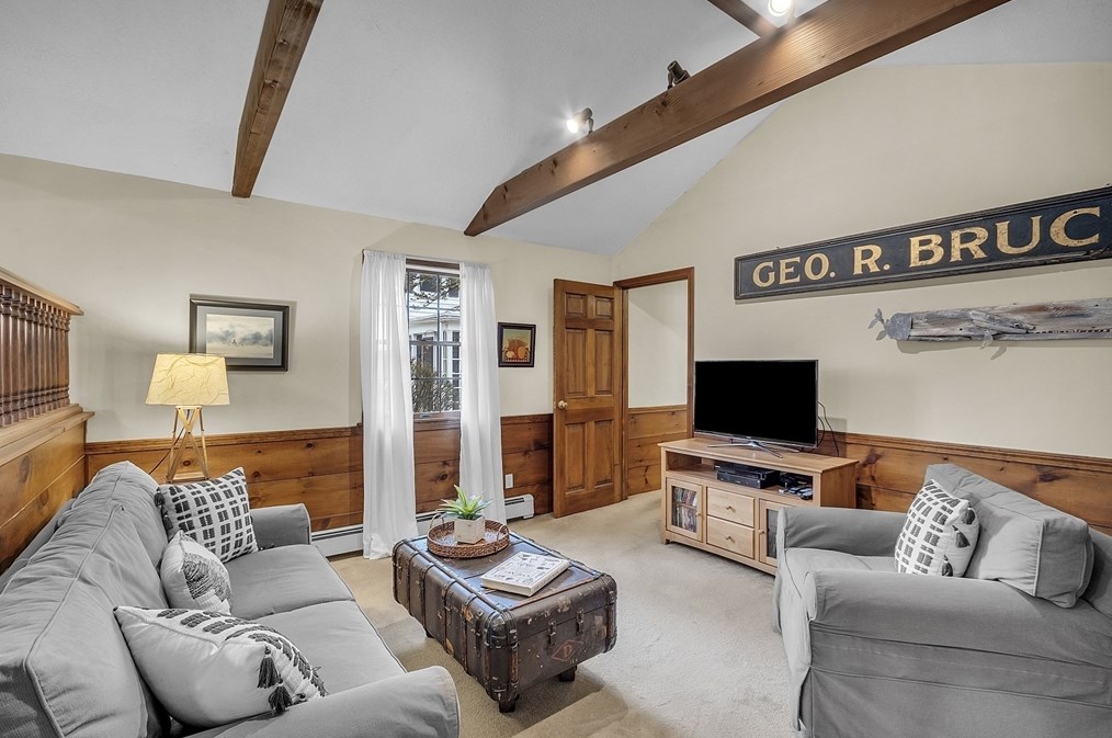 9 Carlisle St, Andover MA 01810-1423 exterior