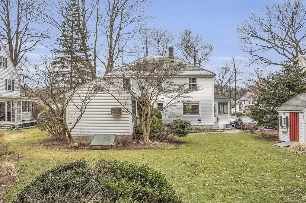 9 Carlisle St, Andover MA 01810-1423 exterior