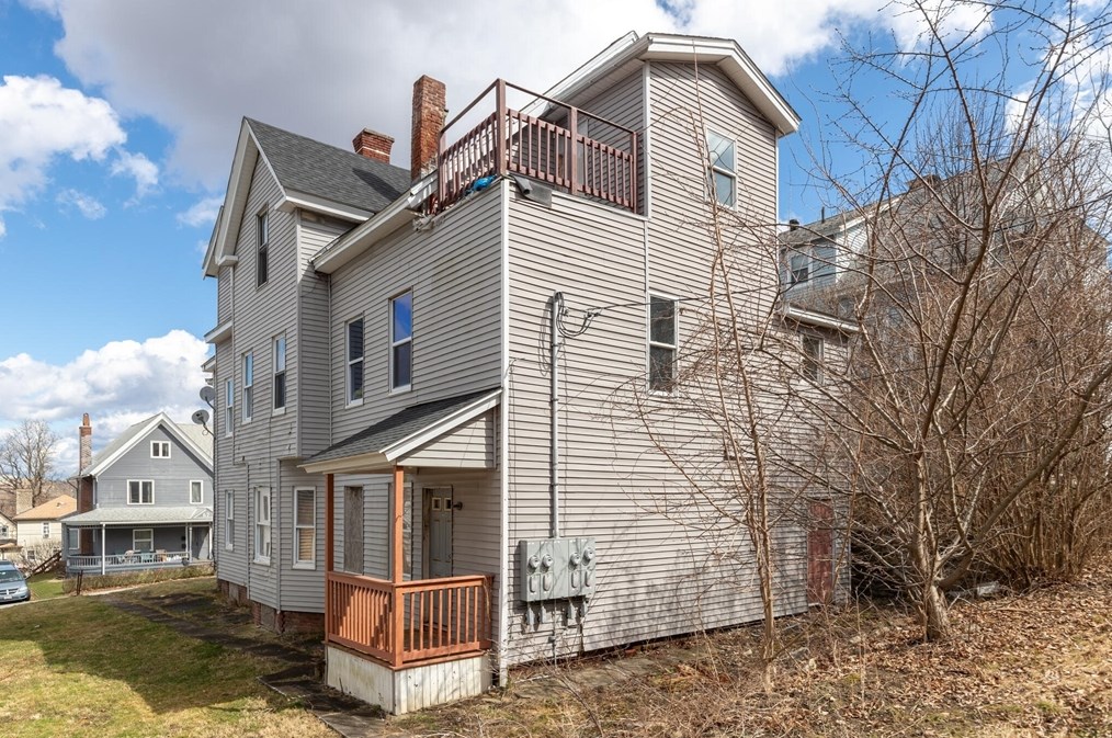 70 Green Hill Pkwy, Worcester MA 01605-2508 exterior