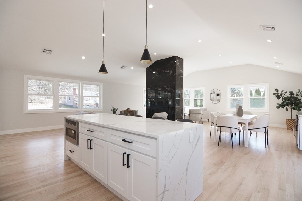 1 Duane Dr, North Reading MA 01864-1505 exterior