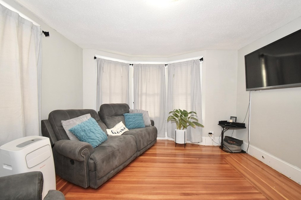 76 Enfield St, Springfield MA  01151-2329 exterior