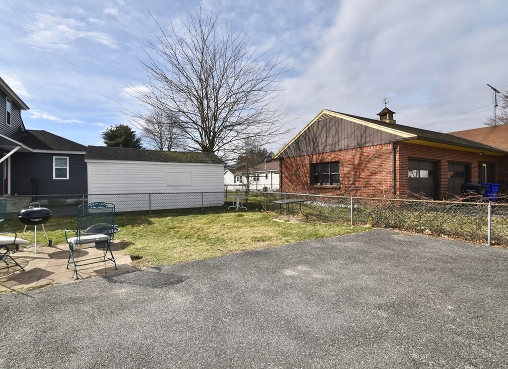 76 Enfield St, Springfield MA  01151-2329 exterior