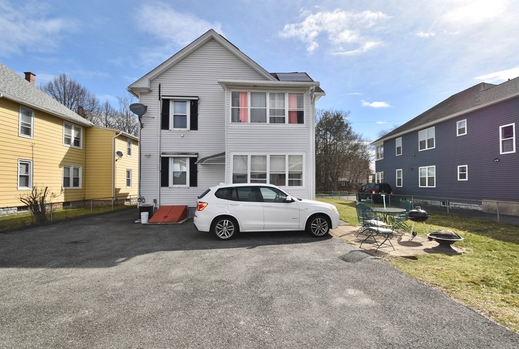 76 Enfield St, Springfield MA  01151-2329 exterior