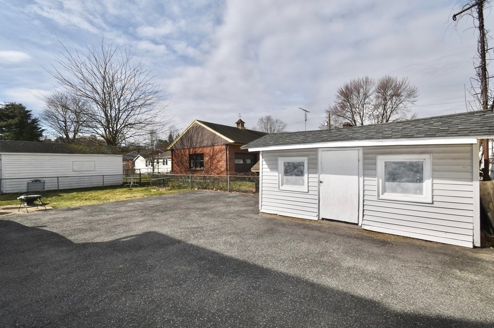 76 Enfield St, Springfield MA  01151-2329 exterior