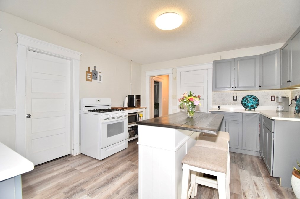 76 Enfield St, Springfield MA  01151-2329 exterior