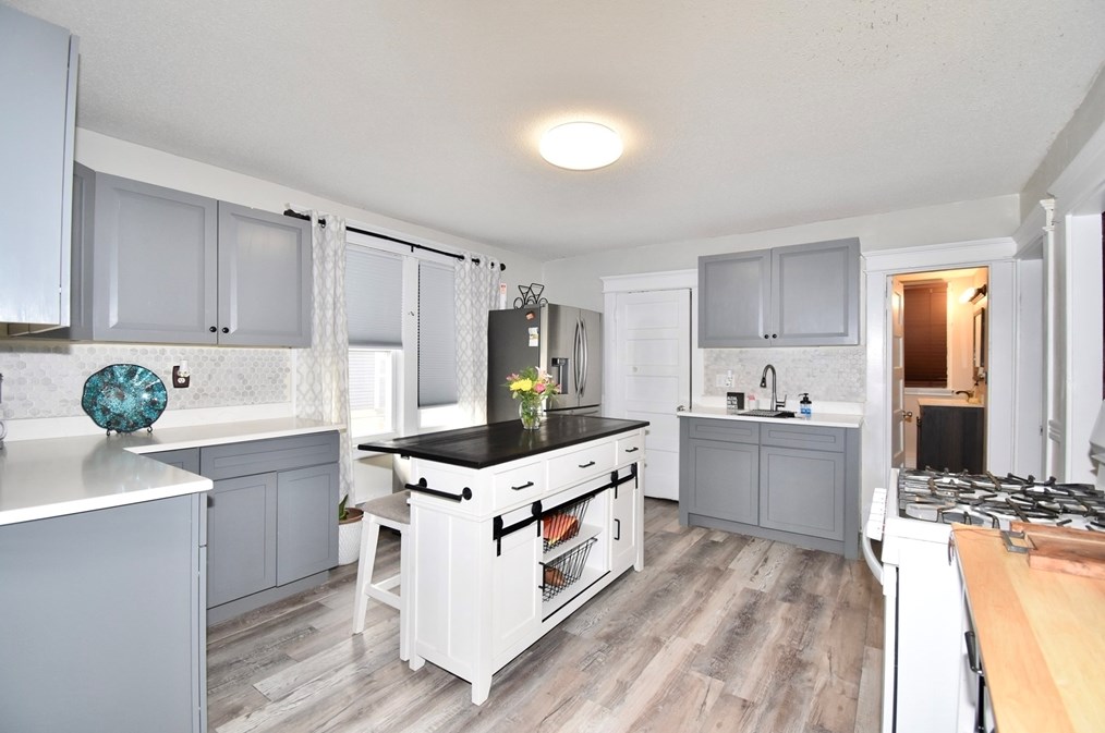 76 Enfield St, Springfield MA  01151-2329 exterior