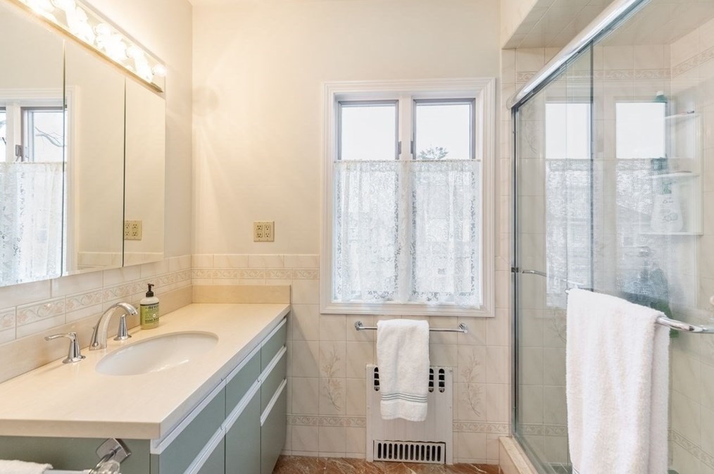 360 Payson Rd, Belmont MA 02478-2720 exterior