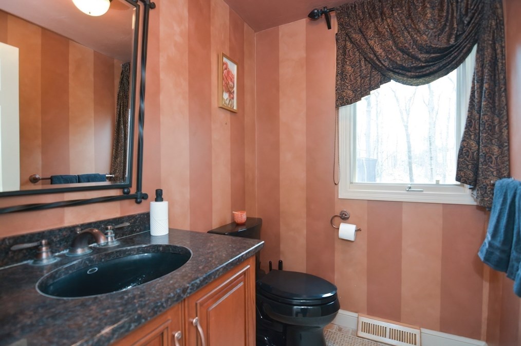 26 Aspen Rd, Sharon MA  02067-3207 exterior