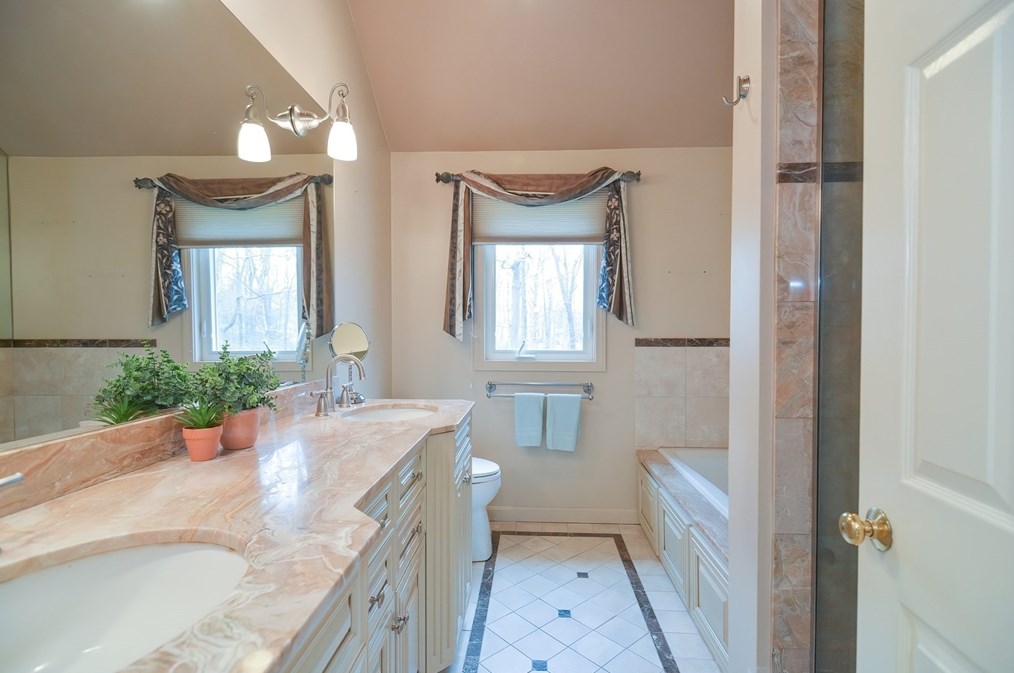 26 Aspen Rd, Sharon MA  02067-3207 exterior