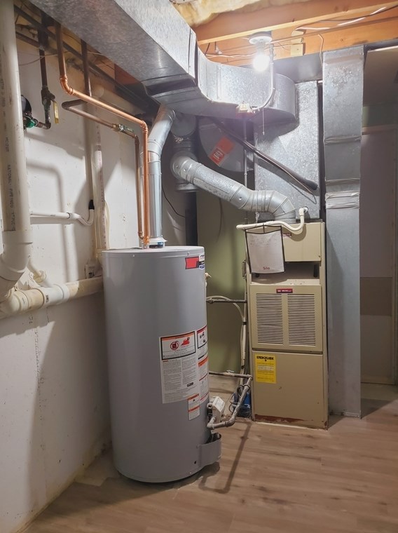 386 Farrwood Dr, Haverhill MA 01835-8412 exterior